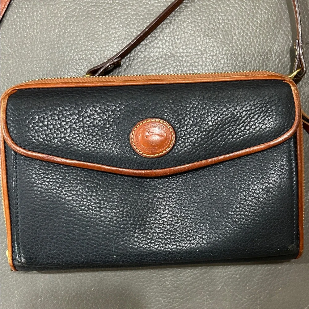Vintage Dooney & Bourke All-Weather Leather Zip Along Crossbody Wallet - Picture 4 of 16